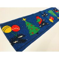 Vintage Weihnachten Leinen Tischläufer, Retro Muster, Rotkehlchen Vogel, Kiefer Zweig Mit Ornamenten, Tischdecke, 60Er Jahre Weihnachtsdeko von LivRetro