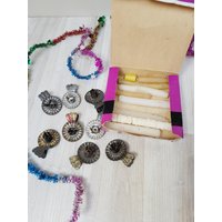 8 Stück Rostige Christbaumkerzenclips + Vintage Kerzenständer, Kerzenhalter Set Aus Metall, Urige Weihnachtsdekoration 8 Stück Rostige Christbaumkerzenclips + Vintage Kerzenständer, Kerzenhalter Set Aus Metall, Urige Weihnachtsdekoration von LivePastVintage