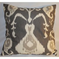 Magnolia Java Ikat Dekorative Werfen Kissenbezug Akzent Kissen in Zinn 14x14 16x16 18x18 20x20 22x22 Blau Braun Grau Tan Khaki Golden von LivePlush