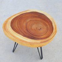 Mittlerer Couchtisch Rund/Live Edge Tisch Massivholz von LivingArtDecor