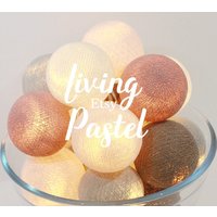 Cotton Ball String Lichter Schlafzimmer Fee Mädchen Zimmer Kinderzimmer Nachtlicht Wohnheim Dekor Milky - Weiß, Grau, Hellrosa, Mauve, Taupe Cotton Ball String Lichter Schlafzimmer Fee Mädchen Zimmer Kinderzimmer Nachtlicht Wohnheim Dekor Milky - Weiß, Grau, Hellrosa, Mauve, Taupe von LivingPastel