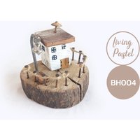Kleines Haus Kleines Dekoratives, Häuschen, Handgemachtes Hölzernes Geschenk, Nettes Neues Hausgeschenk, Personalisiertes Wohndekor Für Mini-Holzdorf von LivingPastel