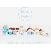 Kleines Hölzernes Strandhäuschen, Mini Holzhaus, Handgemachtes Wohndekor Für Holzdorf, Neues Zuhause Geschenk, Hausverzierung, Strand Diorama von LivingPastel