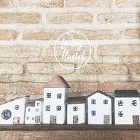 Primitives Handgemachtes Holzhaus, Personalisiertes Miniholzhaus, Miniaturhaus, Kleines Rustikales Hausdekor, Treibholz Art Cottage von LivingPastel