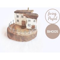 Primitives Handgefertigtes Holzhaus, Personalisiertes Mini-Holzhaus, Miniaturhaus, Kleines Rustikales Hausdekor, Treibholz Art Cottage von LivingPastel