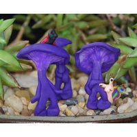Modellierte Amethyst Täuscher Pilz Männer Aus Ton von LizIdahoArt