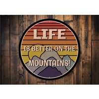 Life On Mountain Schild, Bergsteigen Bergsteiger Deko, Schild Für Berge, Bergwanderer Geschenk, Wanderschild von LiztonSignShop