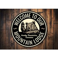 Mountain Lodge Schild, Süßes Bär Deko, Berghütte Hüttenschild Geschenk, Geschenk Für Rauchberge, Rauchgebirge Liebhaber, Niedliche Wildnis von LiztonSignShop