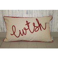 Cwtsh Kissen Creme Und Rot Kissen, Valentinstag Geschenk, Geschenk Für Sie, Freund, Kissenbezug von LizzieDixonDesigns