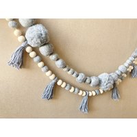 Holz Perlen & Filzkugel Quasten Girlande - 150cm von LoaLyInc