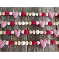 Rosa Herzen, Gold Und Weiße Girlande. Valentinstag Girlande Aus Filz. Dekor. Herz Banner. 5.5Ft von LoaLyInc