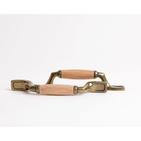 Vintage Set Von Zehn Eiche Holz Und Messing Schrank Zieht, Mid Century Hardware Neue Alte Lager von LobsterBisqueVintage