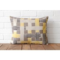 Grau, Gelb, Schwarz Modern Print Lumbar Kissen von LocalProduceDesign