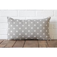 Grau Und Weiß Ikat Polka-Dot von LocalProduceDesign