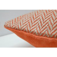 Orange Baumwolle Und Wildleder Lendenkissen von LocalProduceDesign