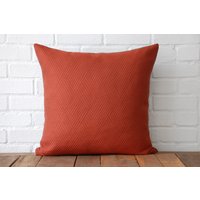 Orange Diamanten Und Braunem Wildleder Kissen von LocalProduceDesign