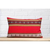 Rotes Geripptes Southwestern-Kissen von LocalProduceDesign