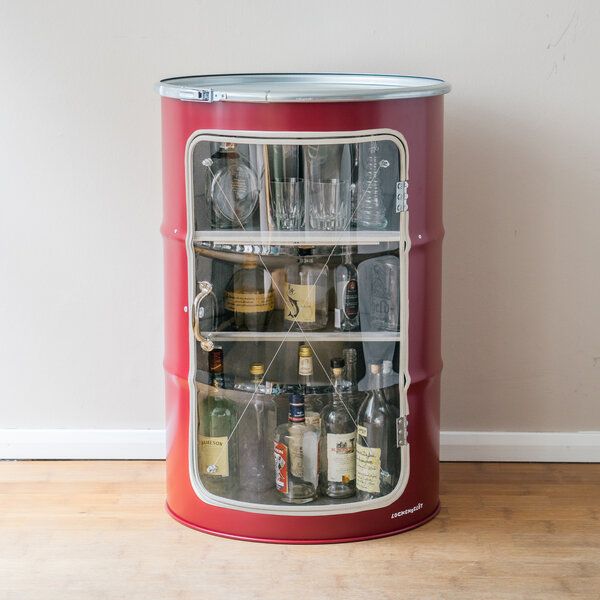 Lockengelöt Hausbar Vitrine aus einem Hamburger Ölfass. von Lockengelöt