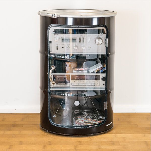 Lockengelöt HiFi Vitrine aus einem Hamburger Ölfass von Lockengelöt