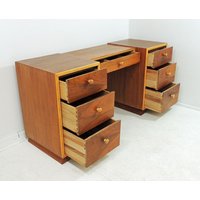 Lokale Abholung - Vintage Mid-Century Modern Nussbaum-Finish Eitelkeit Schrank Schubladen von Lockhead