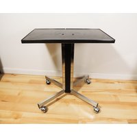 Modernist Ära Vinyl Akzente Rolling Esstischsockel von Lockhead