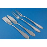 Versilbertes Servierbesteck, Käsemesser, Buttermesser, Gabel Versilbertes Servierbesteck, Käsemesser, Buttermesser, Gabel von Loeffelland