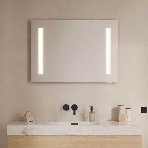Loevschall Badspiegel mit Steckdose, 90x65 cm, LED-Badezimmerspiegel mit Beleuchtung, Integrierte Steckdose für Rasierer & Föhn, Hohe Lumen, IP44 Schuko-Steckdose spritzwassergeschützt, CRI 90 von Loevschall