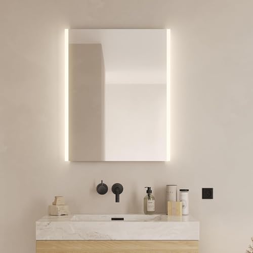 Loevschall Lago Badspiegel mit Beleuchtung, 60x75 cm, modernes Design, LED-Badspiegel mit Front- und Hintergrundbeleuchtung, Lichtqualität CRI 95 für Natürliche Farben, IP44-zertifiziert, Hohe Lumen von Loevschall