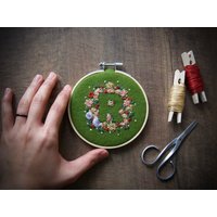 stickrahmen Kunst Ø Wandkunst Wohndekor Hand Bestickt Loftfullofgoodies Einweihungsgeschenk Kinderzimmer von LoftFullOfGoodies