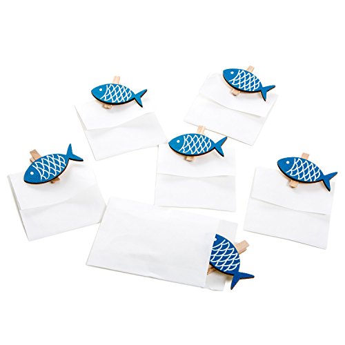 Logbuch-Verlag 12 mini Papiertüten weiß 7,5 x 10 cm + 12 blaue Holz Fische Klammern - maritime Verpackung Mitgebsel Gastgeschenk Taufe Kommunion Logbuch-Verlag 12 mini Papiertüten weiß 7,5 x 10 cm + 12 blaue Holz Fische Klammern - maritime Verpackung Mitgebsel Gastgeschenk Taufe Kommunion von Logbuch-Verlag
