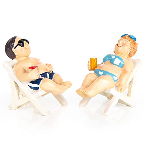 Dekofiguren Urlauber-Paar, 2er Set: Mann & Frau Deko-Figur, Sommer, Meer, Strand & Urlaub, Maritime Dekoration Bad & Wohnzimmer, Maritimdeko Innen, Baddeko Maritim, Tischdeko Klein, 7 x 5 x 6,5 cm Dekofiguren Urlauber-Paar, 2er Set: Mann & Frau Deko-Figur, Sommer, Meer, Strand & Urlaub, Maritime Dekoration Bad & Wohnzimmer, Maritimdeko Innen, Baddeko Maritim, Tischdeko Klein, 7 x 5 x 6,5 cm von Logbuch-Verlag
