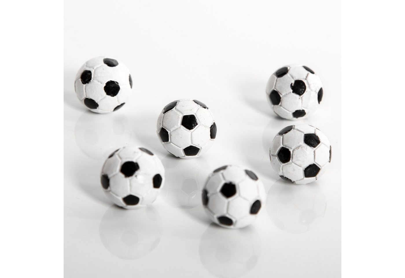 Logbuch-Verlag Streudeko 6 Mini Fußbälle Deko Fußball schwarz weiß 2 cm, (Set 6-tlg), Tischdeko für Fußball-Partys von Logbuch-Verlag