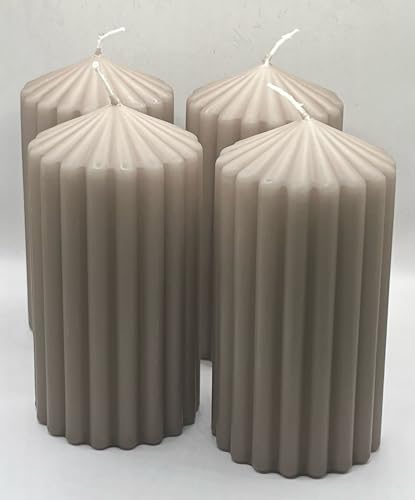 Løgum Kloster dänische Blockkerze Stumpenkerze ohne Duft 4-er Set mit Rillen Brenndauer ca. 39 Std., Sondergrößen ca. 50 Std (SG1 taupe 6,8x13cm BD52Std) von Løgum Kloster Lys