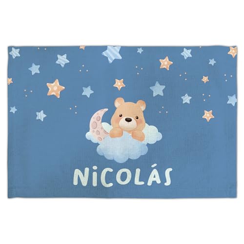 Abwaschbare Tischsets. Individuelles Tischtuch für Kinder. Personalisiertes Tischtuch. Tischdecke aus Stoff. Rechteckig 30x45 cm. Verschiedene Designs. Teddybär Wolken von LolaPix