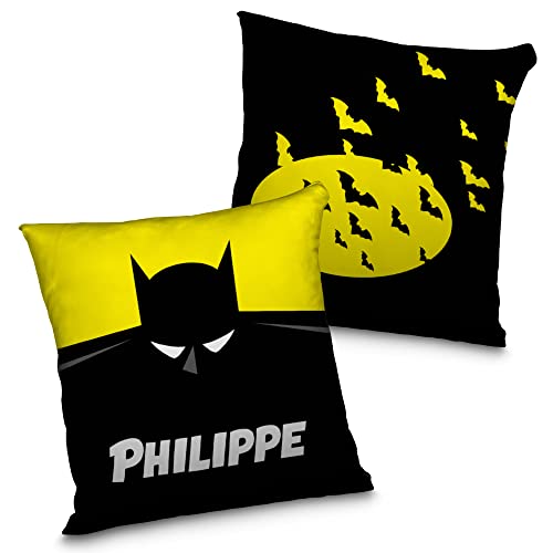 LolaPix Benutzerdefiniertes quadratisches Kissen mit Namen. Geschenk für Superhelden, einzigartig, originell und exklusiv. Premium Qualität Verschiedene Größen zur Auswahl. Füllung inklusive. Batman von LolaPix