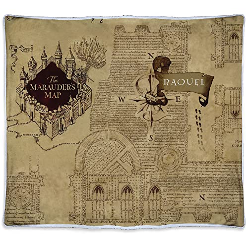 Personalisierte Marauder's Map-Decke mit Name/Text. Verschiedene Größen. Personalisierte Geek-Geschenke. Personalisierte Polar-Fleecedecke. Decke 140x125cm 480 g/m2. Marauder's Map Coraline-Decke von LolaPix
