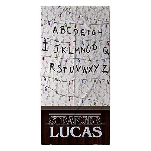 Personalisiertes Stranger Handtuch. Strandtuch mit namen. Personalisiertes Strand badetuch. Personalisierte handtuch. Personalisierte geschenke. Verschiedene Designs und Größen. STRANGER LIGHTS Personalisiertes Stranger Handtuch. Strandtuch mit namen. Personalisiertes Strand badetuch. Personalisierte handtuch. Personalisierte geschenke. Verschiedene Designs und Größen. STRANGER LIGHTS von LolaPix