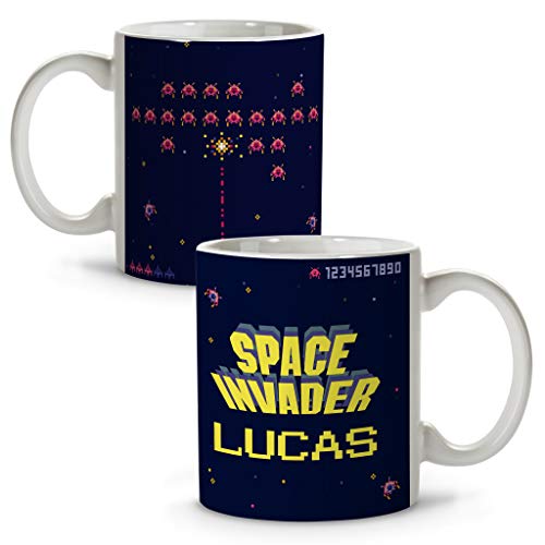 LolaPix Space Invaders-Tasse. Personalisierte Keramiktasse mit Namen. Geek-Geschenk. Originalbecher mit Weltraum-Invasoren. 330ml, Weiß, Mikrowellen- und Spülmaschinenfest von LolaPix