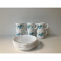 Arcopal Set Mit 6 Espressotassen Untertasse, Kollektion Veronica Myosotis - Vintage-Design Aus Den 70Er Jahren, Hergestellt in Frankreich Arcopal Set Mit 6 Espressotassen Untertasse, Kollektion Veronica Myosotis - Vintage-Design Aus Den 70Er Jahren, Hergestellt in Frankreich von LolaVintageDesign