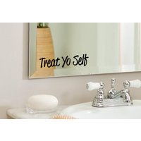 Behandeln Yo Selbst - Positive, Inspirierende Badezimmer, Spiegel, Wand-Vinyl-Aufkleber-Aufkleber, Wohnkultur. Tolle Geschenkidee Behandeln Yo Selbst - Positive, Inspirierende Badezimmer, Spiegel, Wand-Vinyl-Aufkleber-Aufkleber, Wohnkultur. Tolle Geschenkidee von LondonsFinestDecals