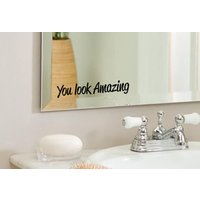 Sie Sehen Unglaublich - Positive, Inspirierende Badezimmer, Spiegel, Wand-Vinyl-Aufkleber-Aufkleber, Wohnkultur. Tolle Geschenkidee Sie Sehen Unglaublich - Positive, Inspirierende Badezimmer, Spiegel, Wand-Vinyl-Aufkleber-Aufkleber, Wohnkultur. Tolle Geschenkidee von LondonsFinestDecals