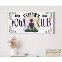 Benutzerdefinierte Yoga Club Zeichen, Studio Raum Dekor, Namaste Home Gym Fitness Workout Bauernhaus Wandkunst, Leinwand Kunst von LoneStarWallArtCo