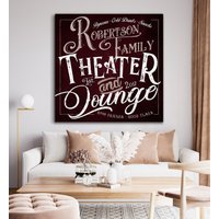 Personalisiertes Theater & Lounge Schild, Home Wanddekoration, Familie Rustikales Vintage Dekor, Moderne Bauernhaus Wandkunst von LoneStarWallArtCo