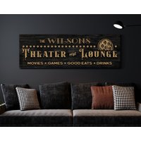 Personalisiertes Theater & Lounge Zeichen, Familien Heimkino Wanddekoration, Rustikales Vintage Dekor, Moderne Bauernhaus Wandkunst von LoneStarWallArtCo