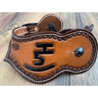 Hand Punzierte Sporenriemen Western Leder/Für Erwachsene Personal Brand Design Rodeo Reitpferd von LonetreeLeather