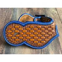 Hand Punzierte Western Leder Spornriemen/Sporenträger Korbwebdesign Marineblaue Borte Trail Horse von LonetreeLeather