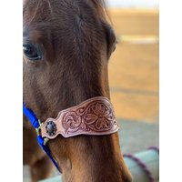 Pferde Reithalfter Punziert/Western Halfter Leder Mit Conchos Rodeo Bronc Band von LonetreeLeather