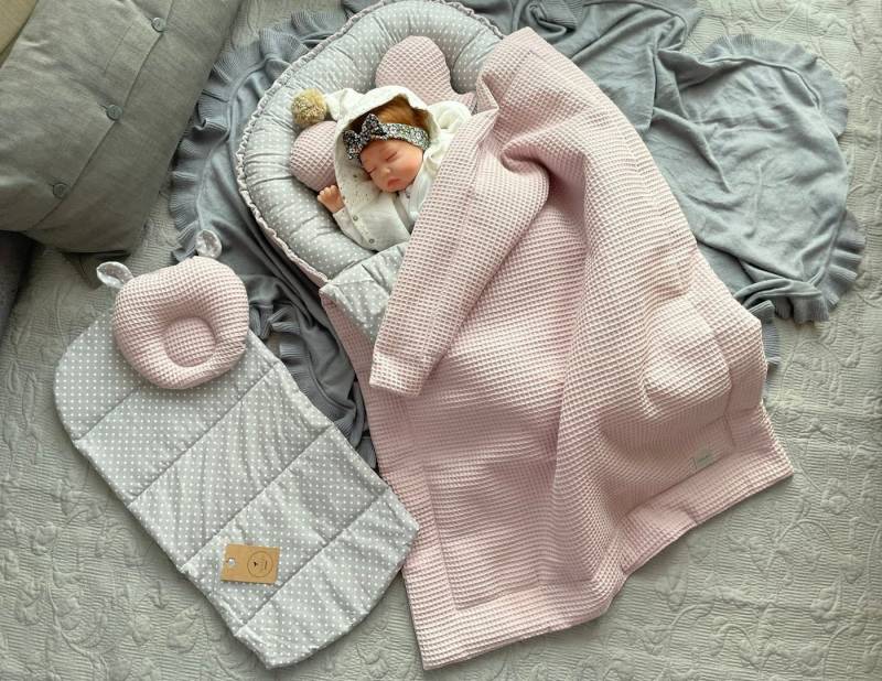 Loolay Bettnestchen WAFFELPIQUE Baumwolle BABYNEST Babykokon Neugeborene Babyaustattung, (Reisebett Nestchen SOLO/ o. in Geschenk SETS, 5-tlg., 4 Jahreszeiten ATMUNGSAKTIVER ROSA WAFFELSTOFF), 100% Europäische Stoffe und Kleinserien-Handnähen! von Loolay