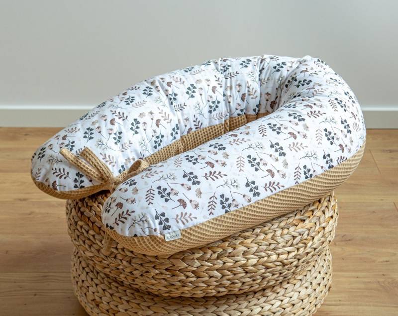 Loolay Stillkissen Waffelstoff Baumwolle Seitenschläferkissen Zweiseitig Schlafkissen, XXL 170 cm Stillkissen + Bezug (Reißverschluss), Atmungsaktive WAFFEL + GLATT Baumwolle WEICH Stillkissen MUSTER: TAUPE Waffelpique/ BRAUN Blumenwiese, Hochwertiges PREMIUM Geschenk für Schwangern u. Seitenschläfer, LOOLAY® - 100% Europäische Stoffe und Kleinserien-Nähen! von Loolay