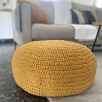 Grobstrick-Pouf Ottomane Senffarbenes Häkelkissen Im Landhausstil von LoopingHome